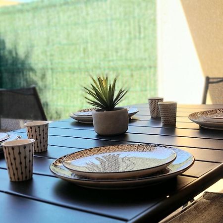 Charmante Villa Patio Avec Terrasse : Proche Plages Et Centre, Ideale Pour 4 Personnes - Fr-1-239-789 كابروتو المظهر الخارجي الصورة