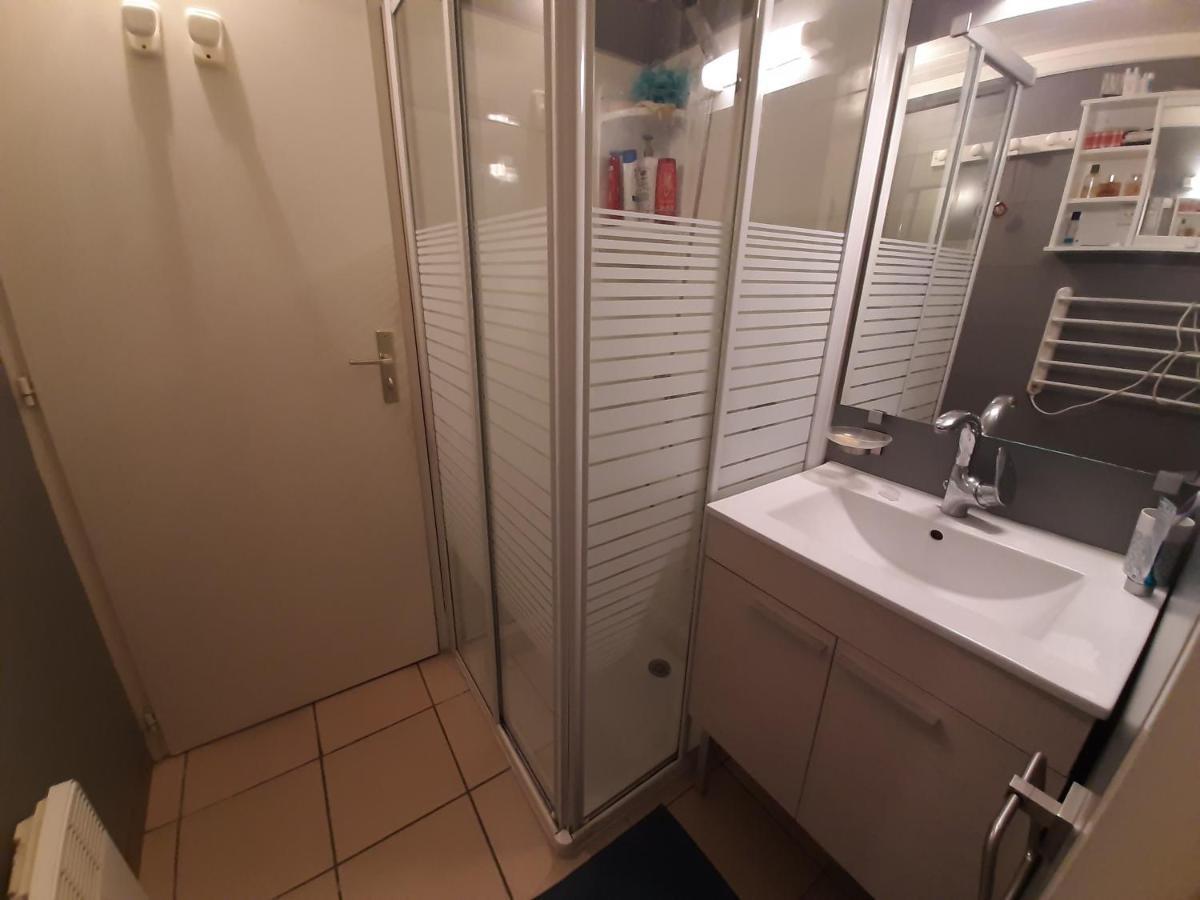 Charmante Villa Patio Avec Terrasse : Proche Plages Et Centre, Ideale Pour 4 Personnes - Fr-1-239-789 كابروتو المظهر الخارجي الصورة
