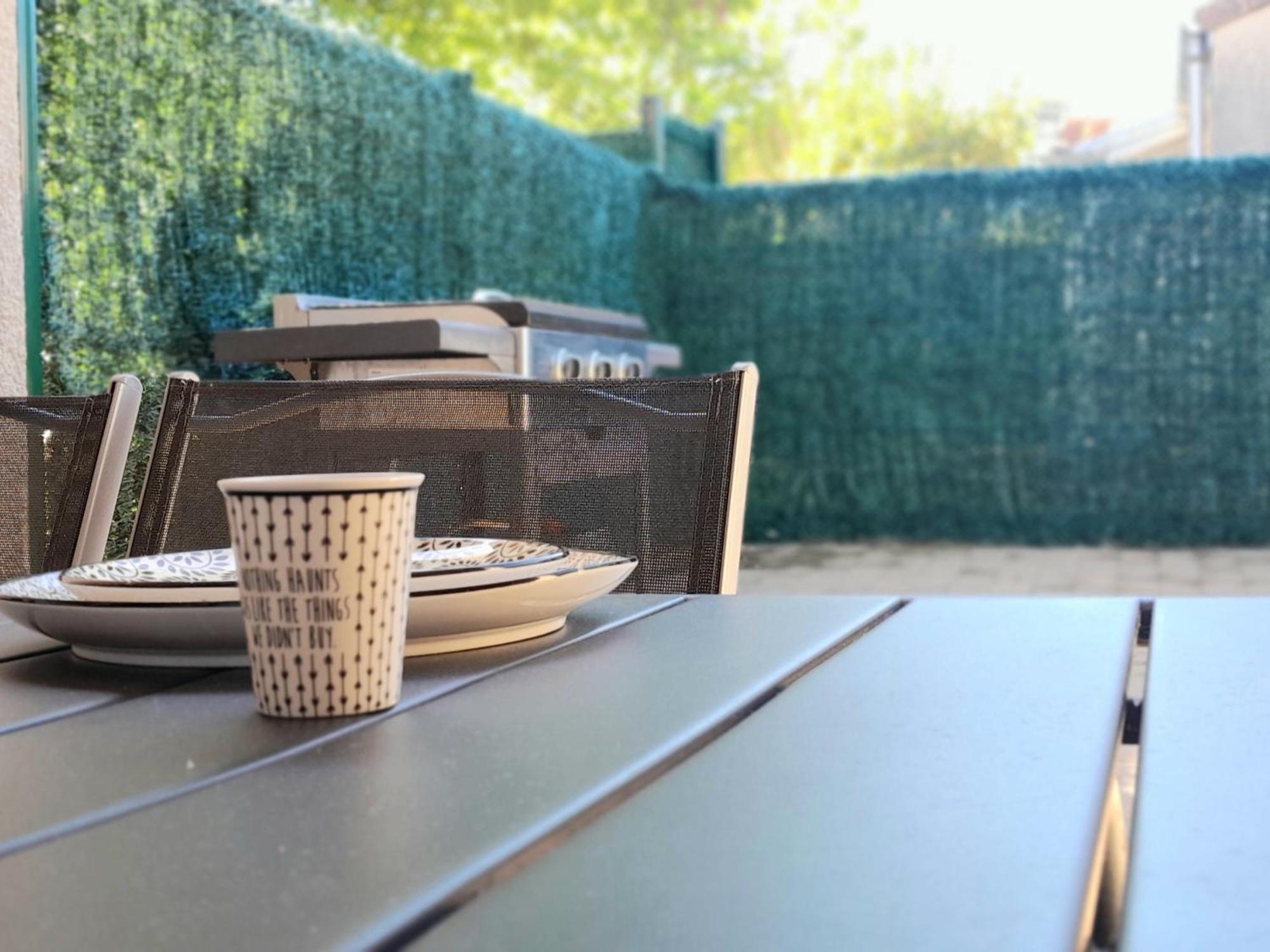 Charmante Villa Patio Avec Terrasse : Proche Plages Et Centre, Ideale Pour 4 Personnes - Fr-1-239-789 كابروتو المظهر الخارجي الصورة