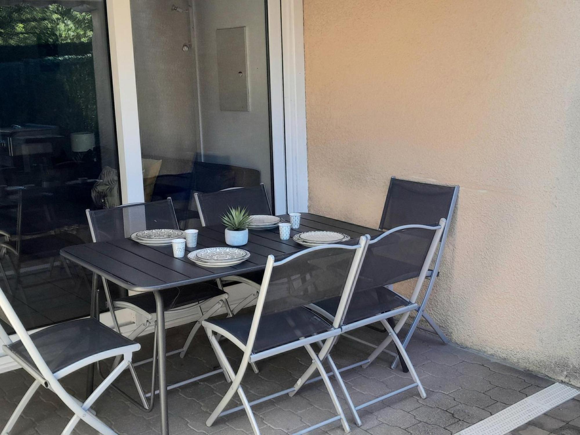 Charmante Villa Patio Avec Terrasse : Proche Plages Et Centre, Ideale Pour 4 Personnes - Fr-1-239-789 كابروتو المظهر الخارجي الصورة