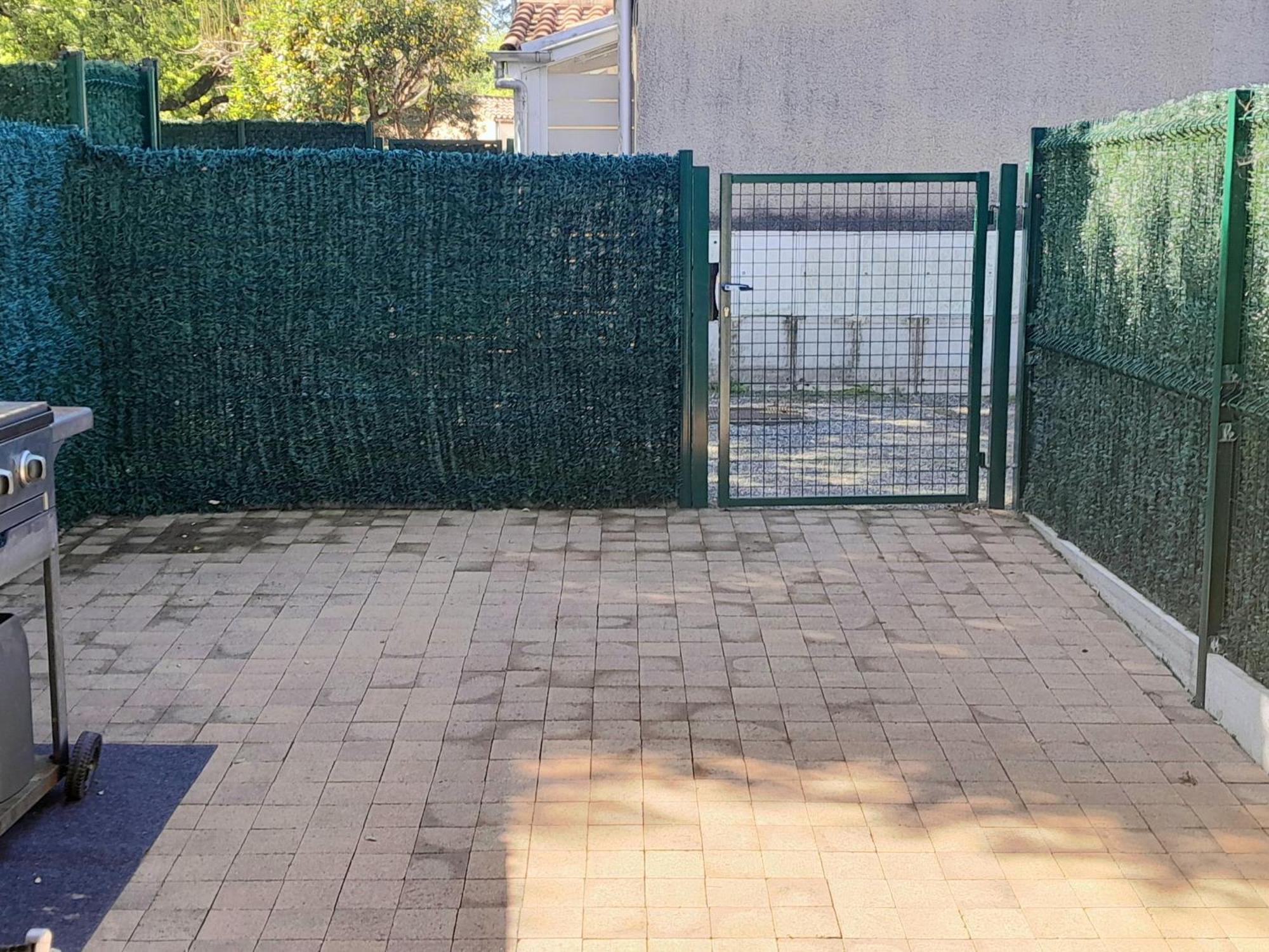 Charmante Villa Patio Avec Terrasse : Proche Plages Et Centre, Ideale Pour 4 Personnes - Fr-1-239-789 كابروتو المظهر الخارجي الصورة